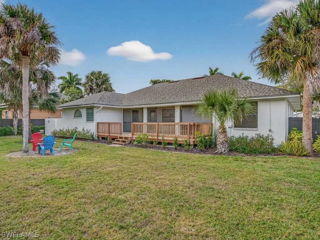 2264 Outrigger Lane Naples FL 34104