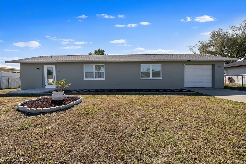 922 SE 27th Terrace Cape Coral FL 33904