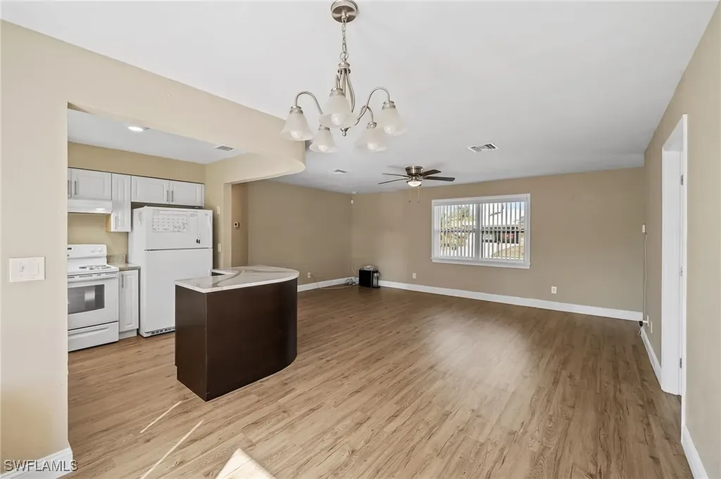 922 SE 27th Terrace Cape Coral FL 33904