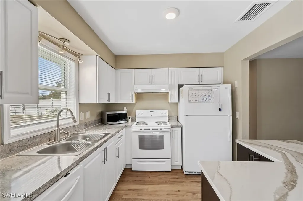 922 SE 27th Terrace Cape Coral FL 33904