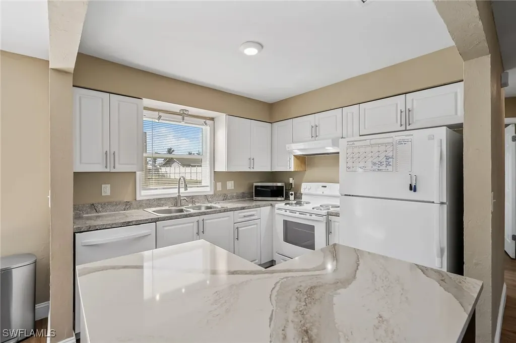 922 SE 27th Terrace Cape Coral FL 33904