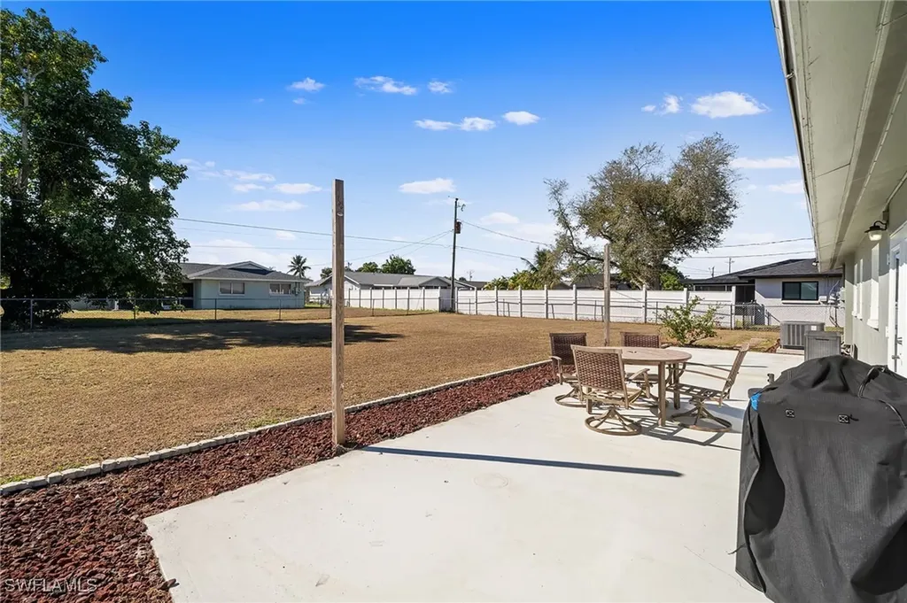 922 SE 27th Terrace Cape Coral FL 33904