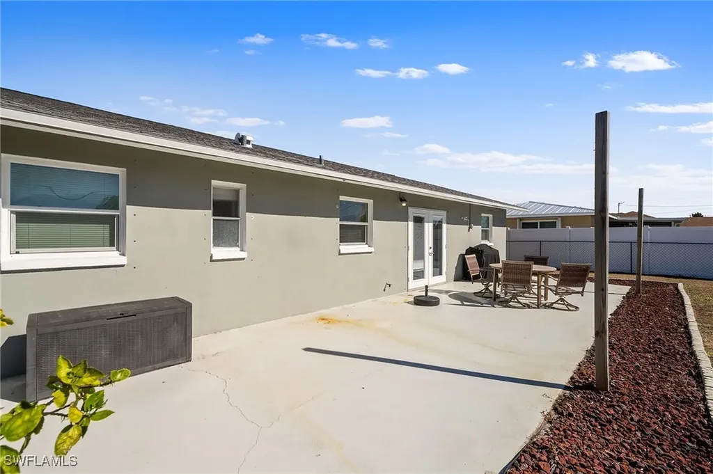 922 SE 27th Terrace Cape Coral FL 33904