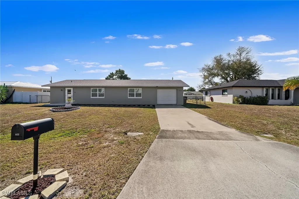 922 SE 27th Terrace Cape Coral FL 33904