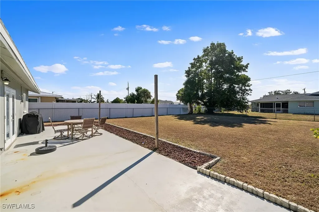922 SE 27th Terrace Cape Coral FL 33904