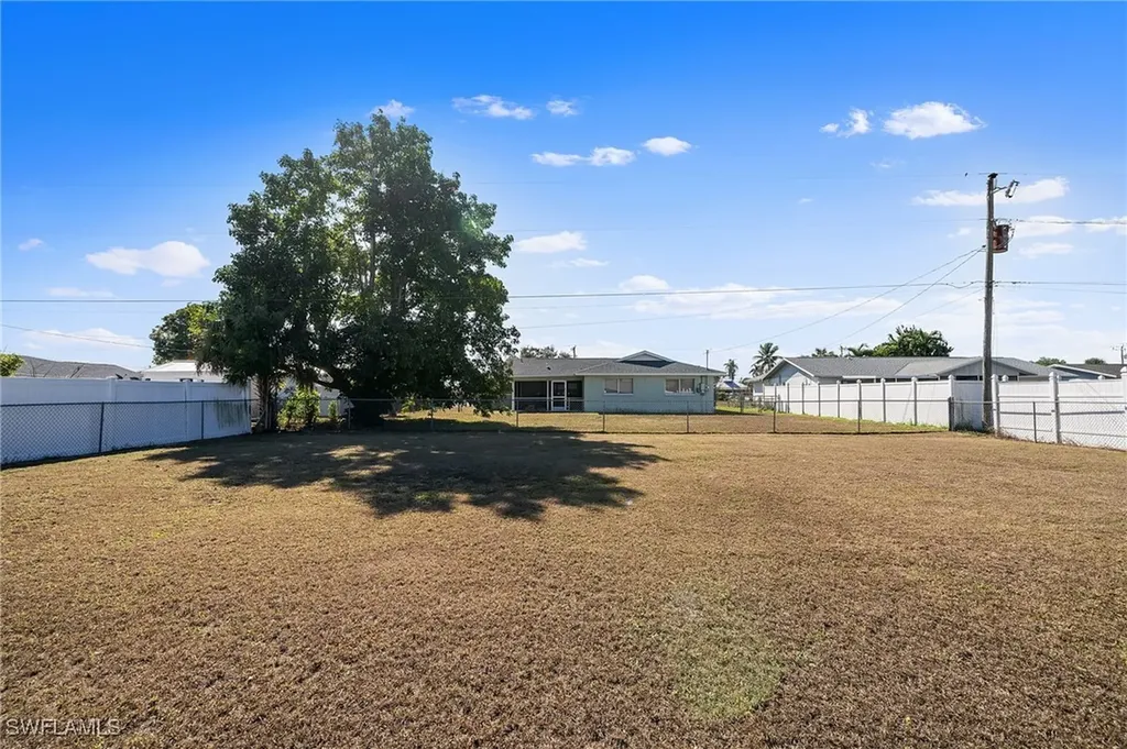 922 SE 27th Terrace Cape Coral FL 33904