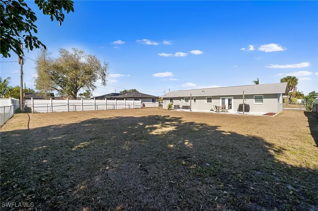 922 SE 27th Terrace Cape Coral FL 33904