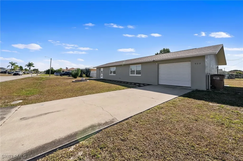 922 SE 27th Terrace Cape Coral FL 33904