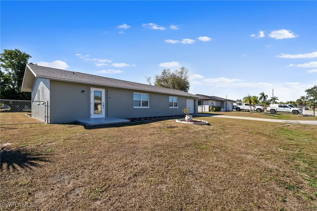 922 SE 27th Terrace Cape Coral FL 33904