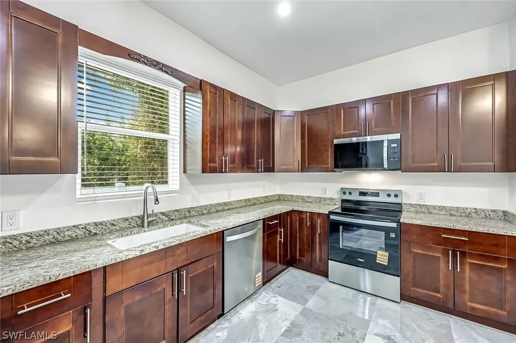 1853 Della Drive Naples FL 34117