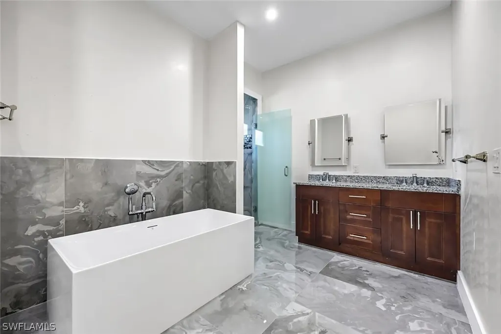 1853 Della Drive Naples FL 34117