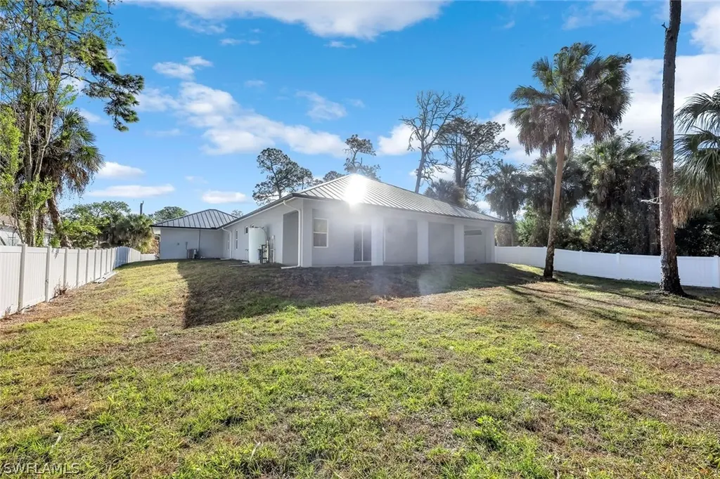 1853 Della Drive Naples FL 34117