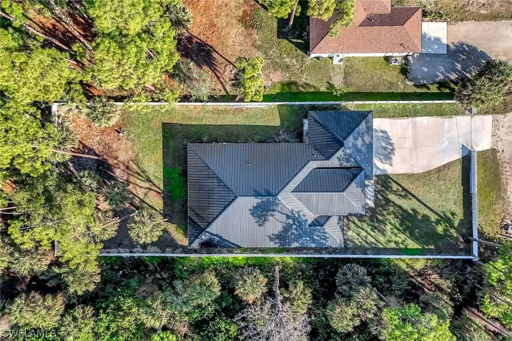 1853 Della Drive Naples FL 34117
