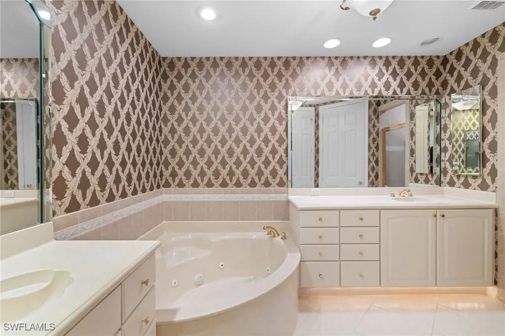 6073 Ashford Lane Naples FL 34110