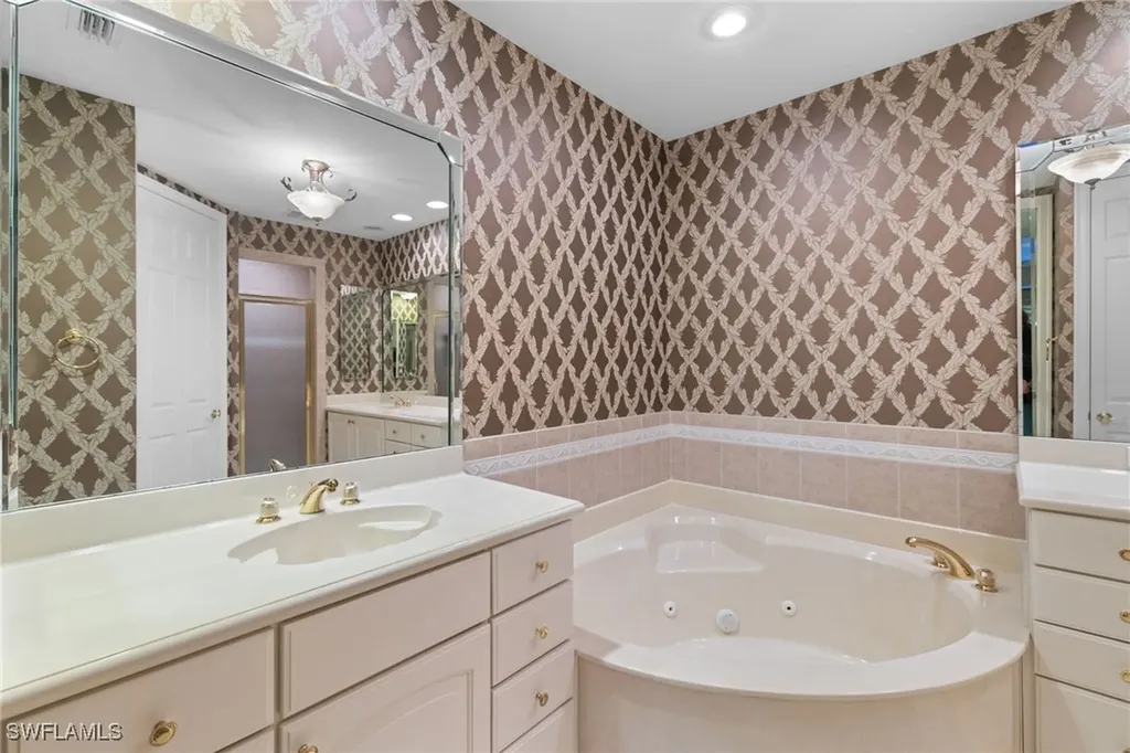 6073 Ashford Lane Naples FL 34110