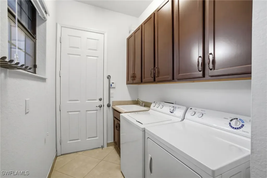 3322 Baltic Drive Naples FL 34119