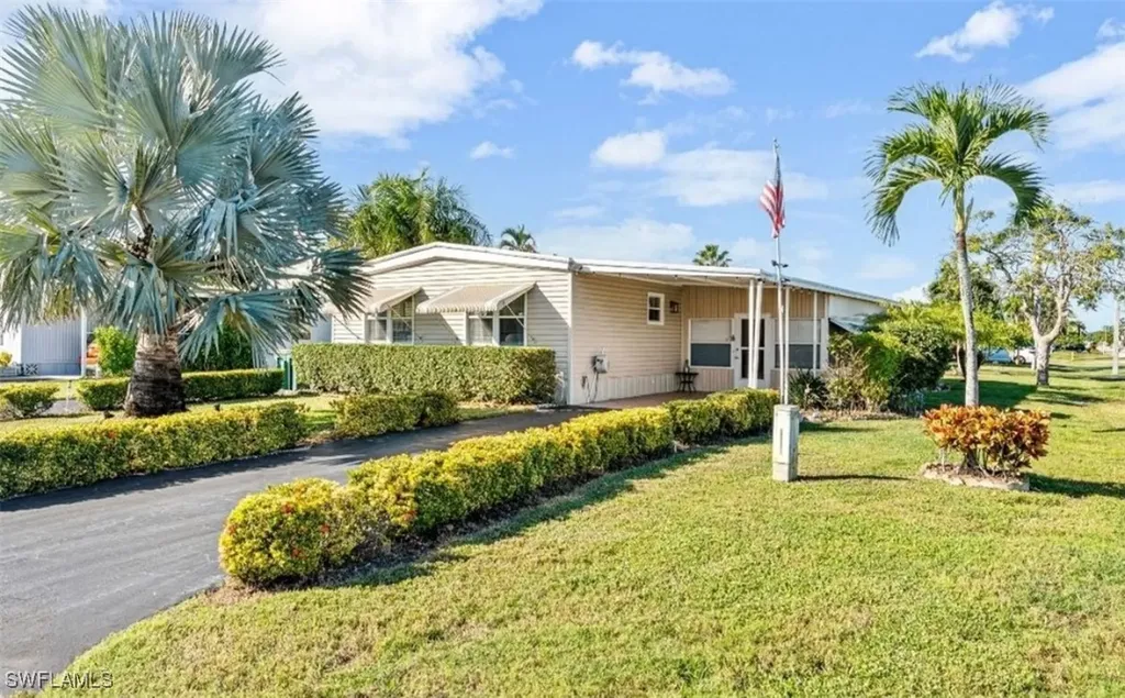 407 Cape Florida Way Naples FL 34104