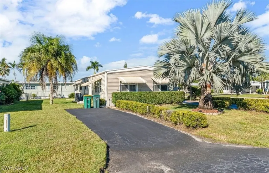 407 Cape Florida Way Naples FL 34104
