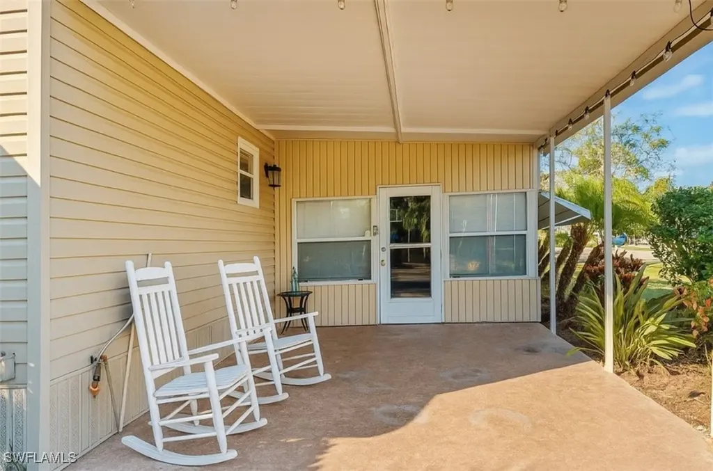 407 Cape Florida Way Naples FL 34104