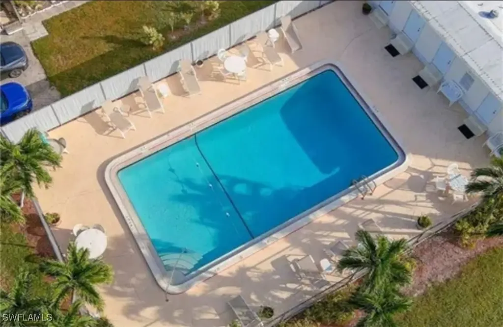 407 Cape Florida Way Naples FL 34104