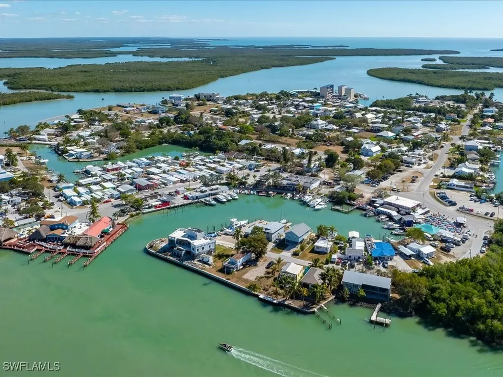 232 Harbor Place N Goodland FL 34140