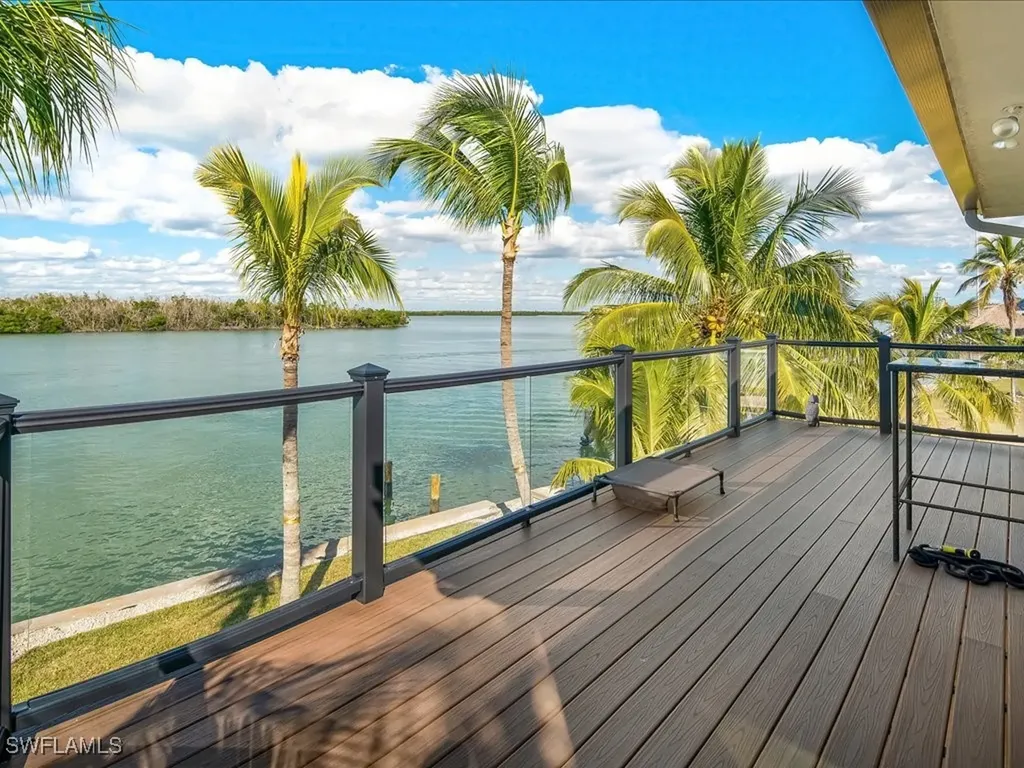 232 Harbor Place N Goodland FL 34140