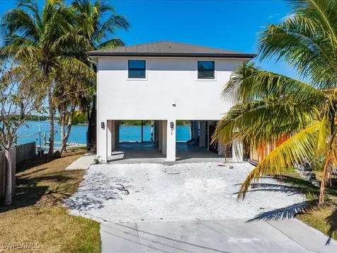 232 Harbor Place N Goodland FL 34140