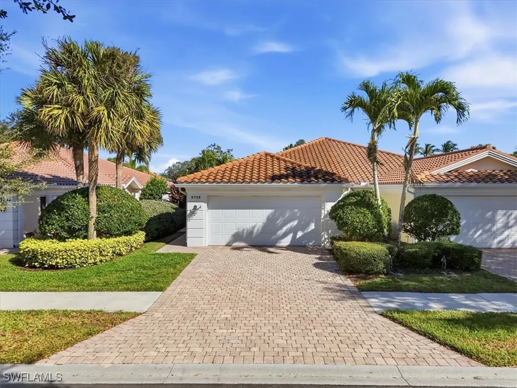 Naples FL, 5728 Drummond Way