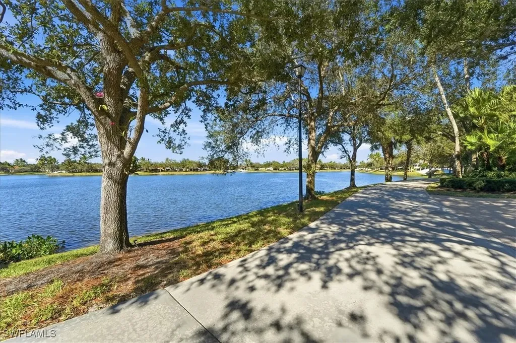 5728 Drummond Way Naples FL 34119