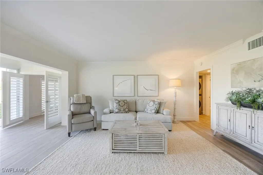 383 Harbour Drive Naples FL 34103