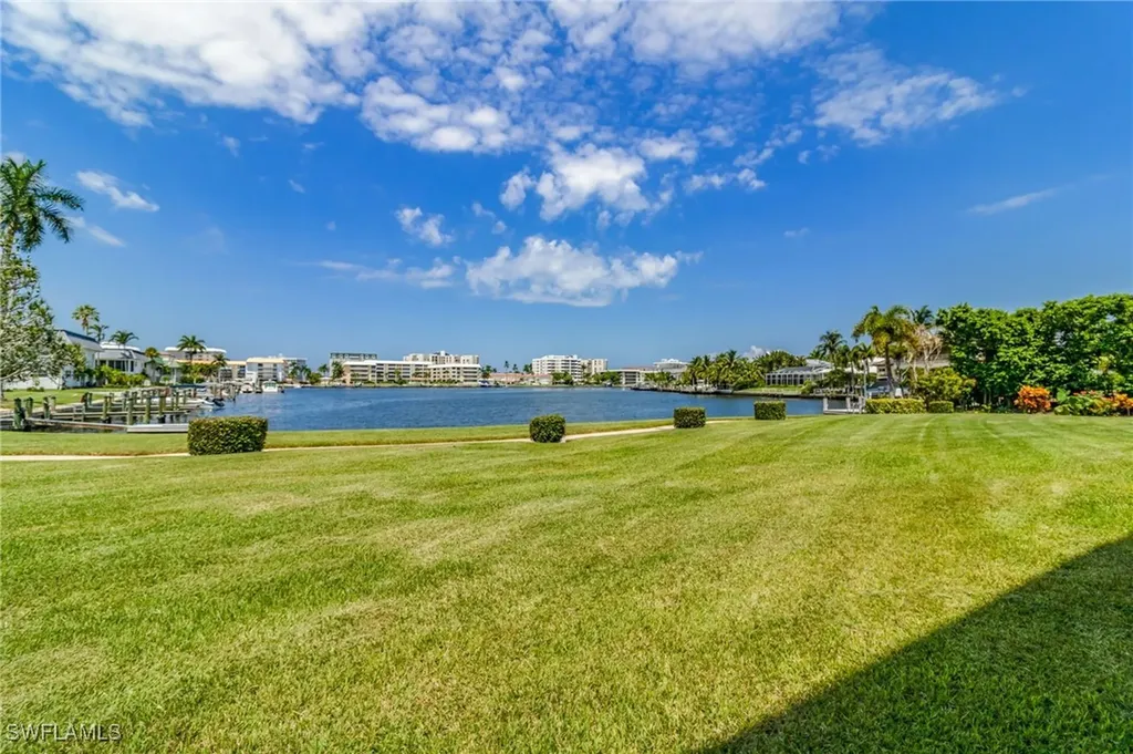 383 Harbour Drive Naples FL 34103