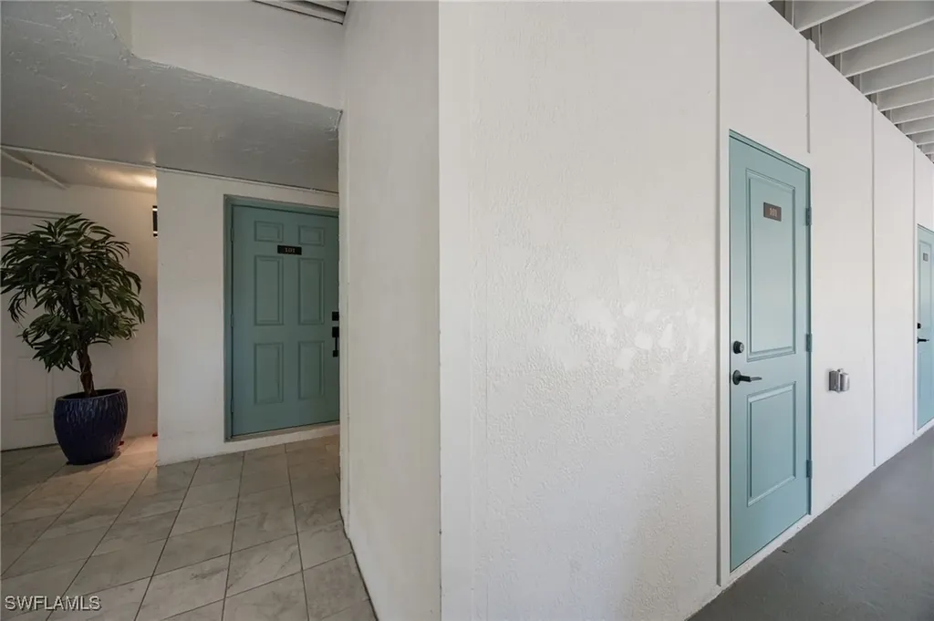 383 Harbour Drive Naples FL 34103