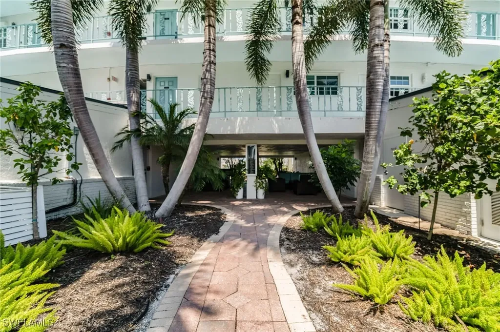 383 Harbour Drive Naples FL 34103