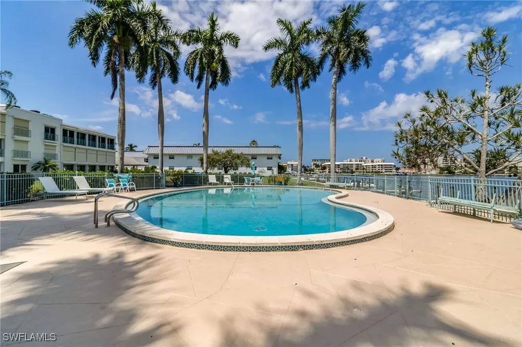 383 Harbour Drive Naples FL 34103