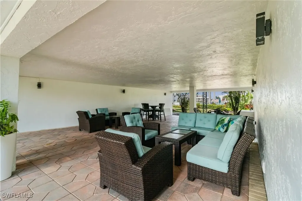 383 Harbour Drive Naples FL 34103