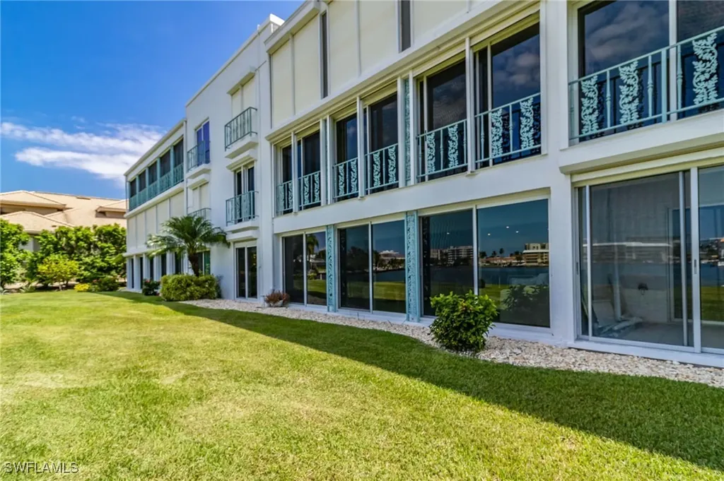 383 Harbour Drive Naples FL 34103