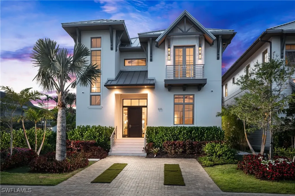 835 11th Avenue S Naples FL 34102