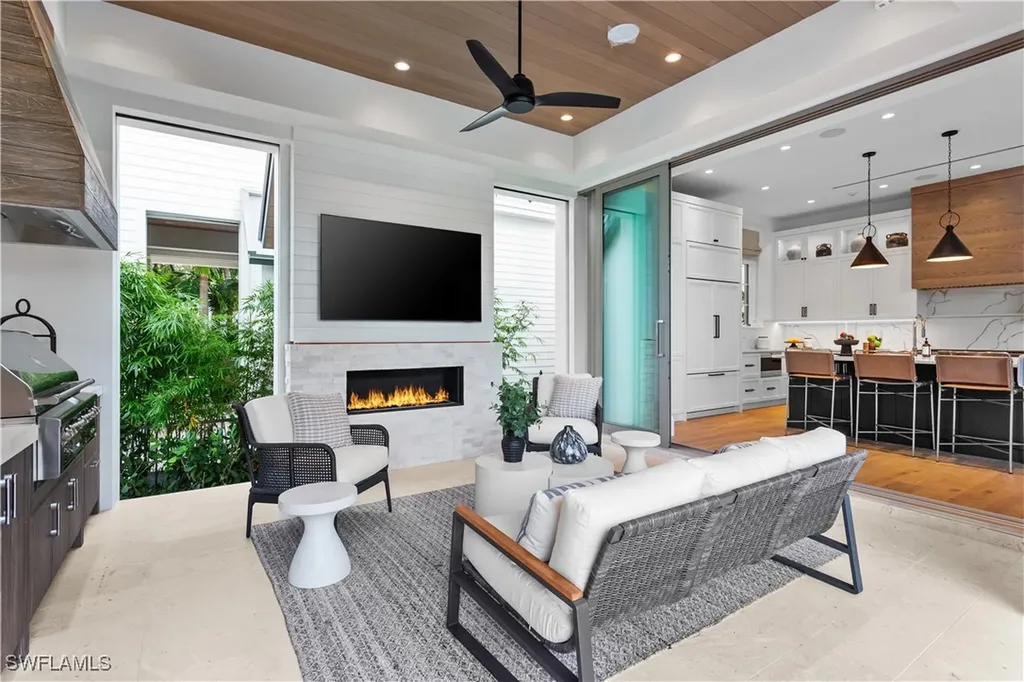 835 11th Avenue S Naples FL 34102
