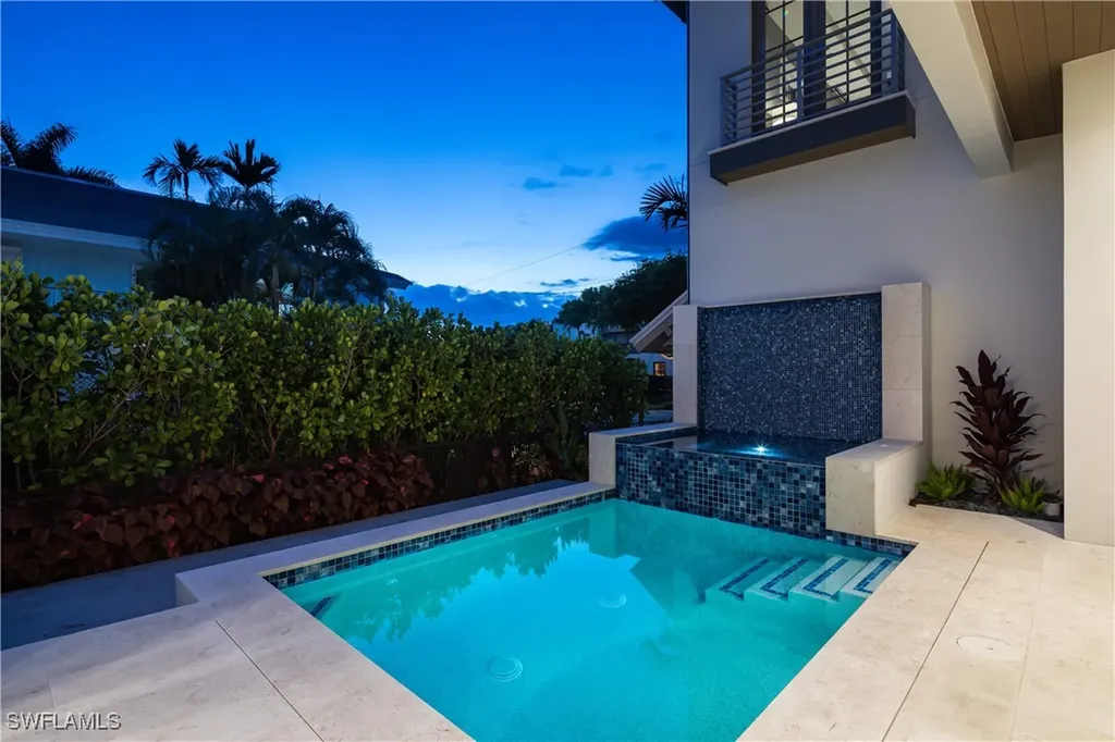 835 11th Avenue S Naples FL 34102
