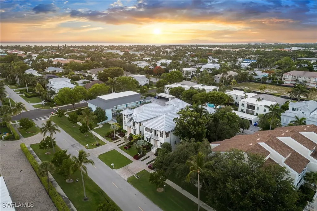 835 11th Avenue S Naples FL 34102