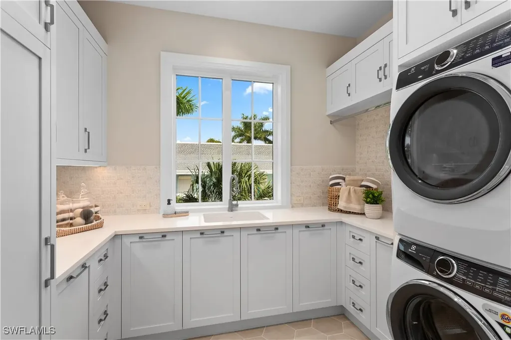 835 11th Avenue S Naples FL 34102