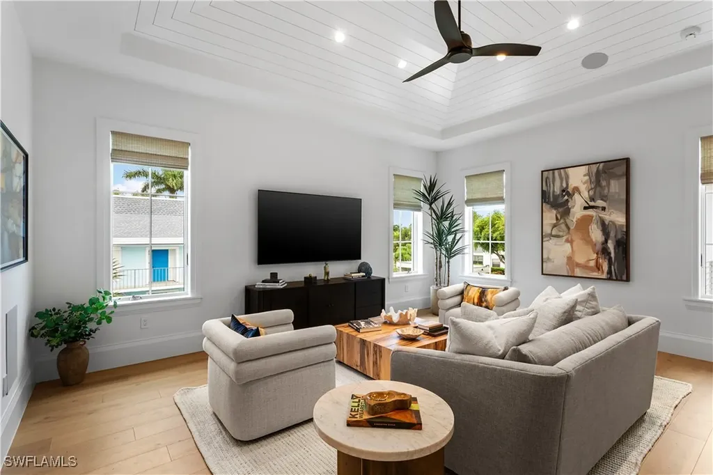 835 11th Avenue S Naples FL 34102