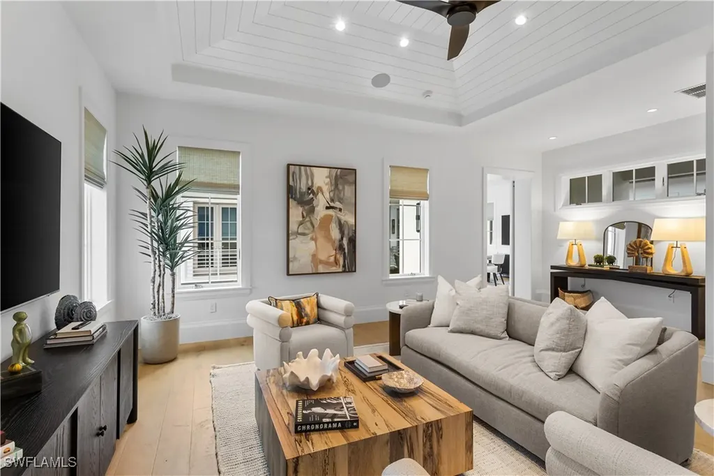 835 11th Avenue S Naples FL 34102