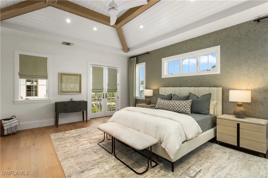 835 11th Avenue S Naples FL 34102