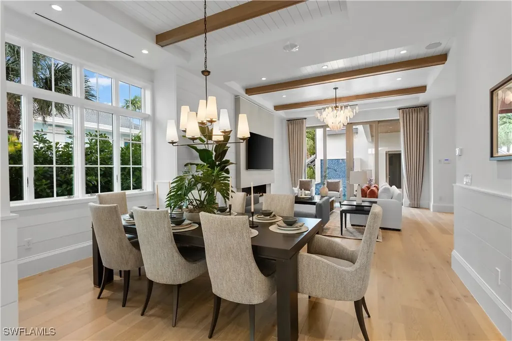 835 11th Avenue S Naples FL 34102
