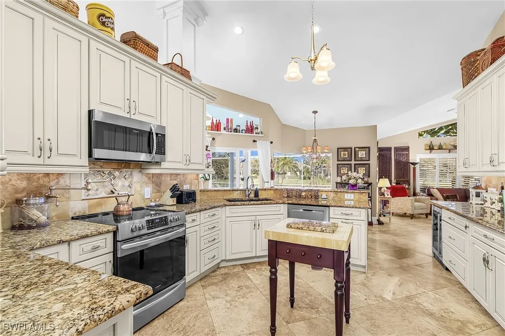 2025 Mission Drive Naples FL 34109