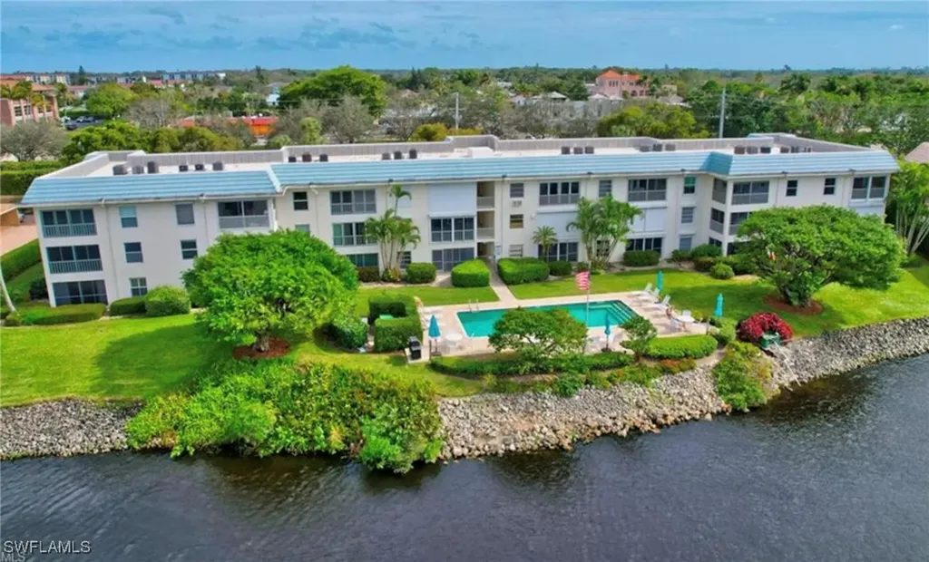 3055 Riviera Drive Naples FL 34103