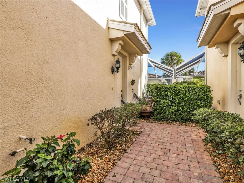 8192 Josefa Way Naples FL 34114