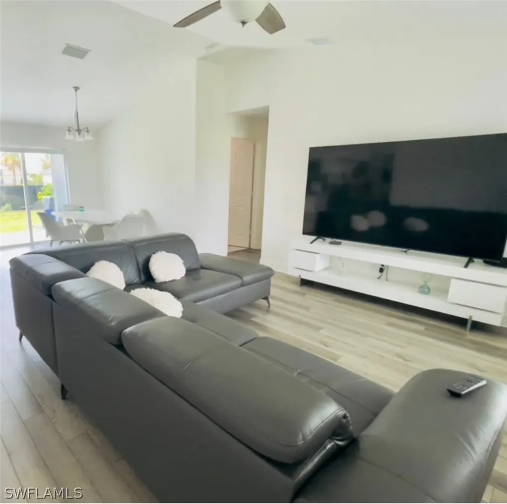 2524 NE 5th Avenue Cape Coral FL 33909