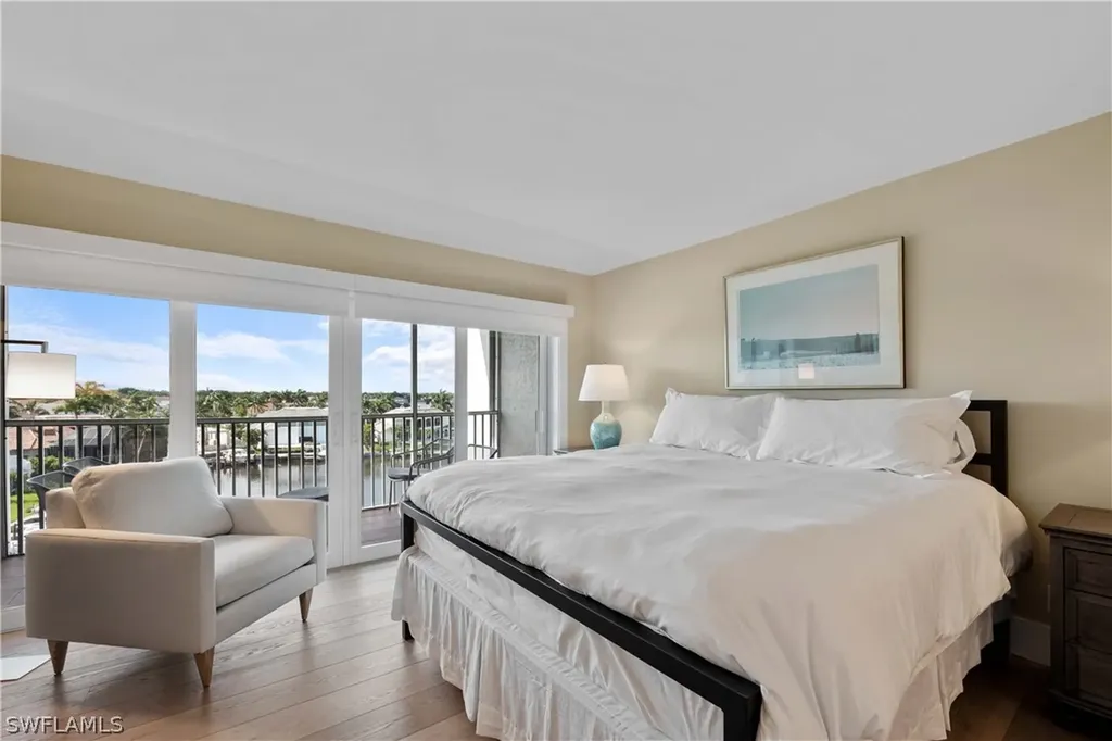 300 Park Shore Drive Naples FL 34103